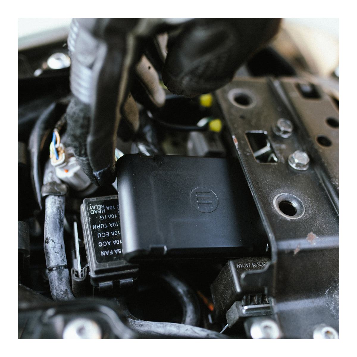 Monimoto 7 Smart Motorcyle GPS Tracker - Amazon Plus 3 Edition